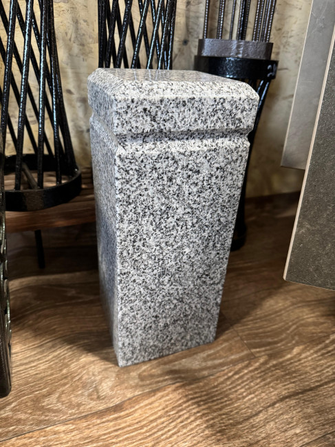 Гранитные столбы