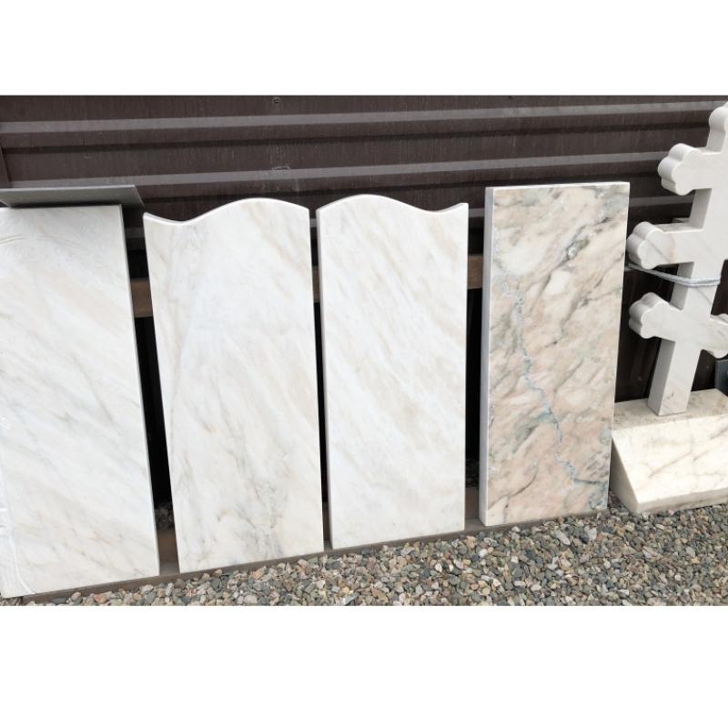 Памятники прямые Саянский мрамор