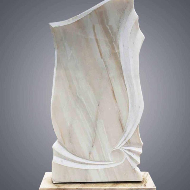 Памятники фигурные Саянский мрамор