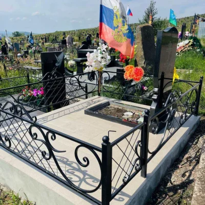 бетонная плита и ограда