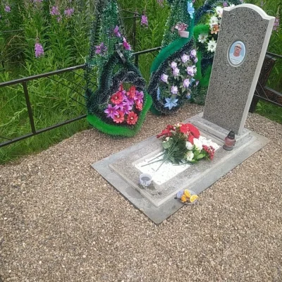 бетонный памятник