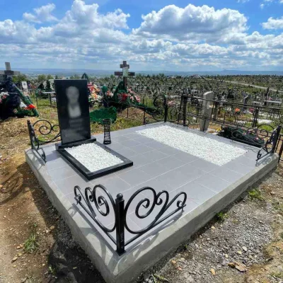 бетонная плита с открытой ячейкой и уголками