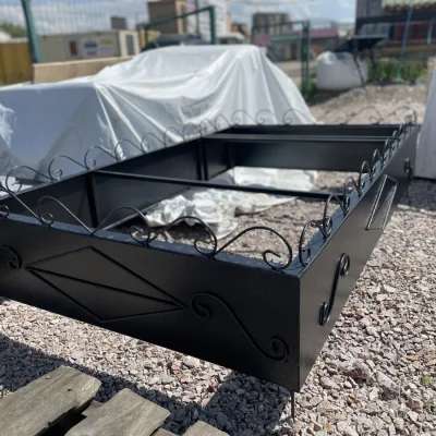 железное надгробье